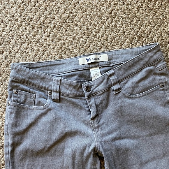 Grey Jeans - Picture 2 of 3